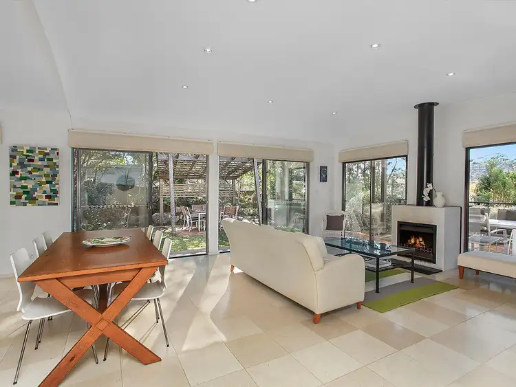 84 Avoca Drive, Avoca Beach NSW 2251