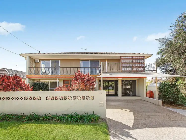 11 Robin Avenue, Paradise Point QLD 4216