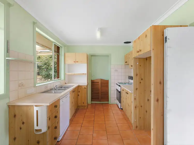 Second view of Homely house listing, 7 Huon Place, Lyons ACT 2606