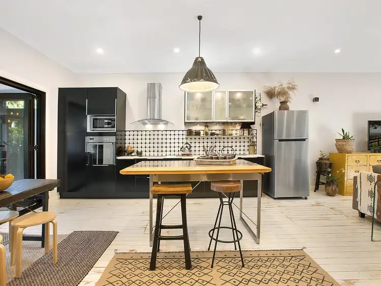 33 Ocean Street, Mount Saint Thomas NSW 2500