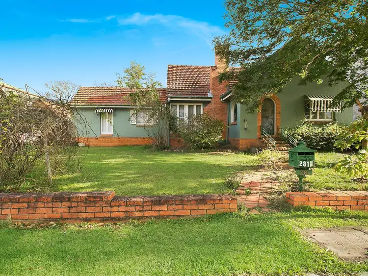 281 Long Street East, Graceville QLD 4075