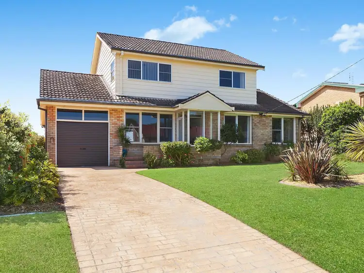 12 Berry Avenue, Green Point NSW 2251