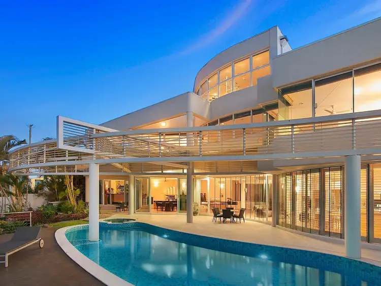 33 Naples Avenue, Isle Of Capri QLD 4217