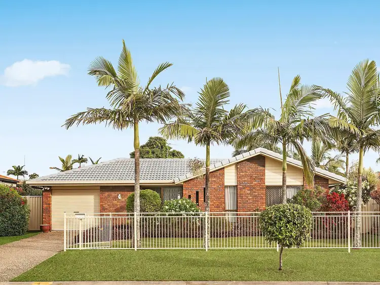 4 Tradewinds Avenue, Paradise Point QLD 4216