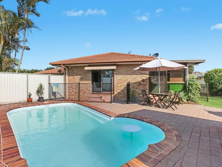 6 Skirmish Court, Mermaid Waters QLD 4218