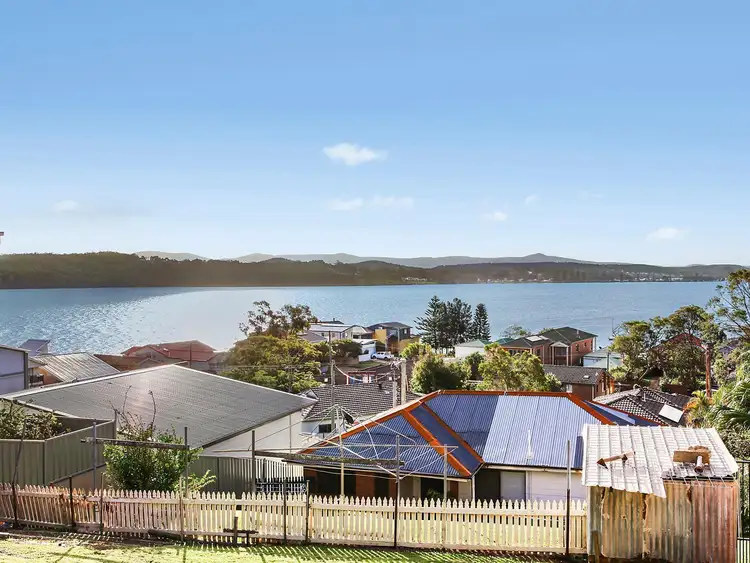 14 Eleebana Road, Eleebana NSW 2282