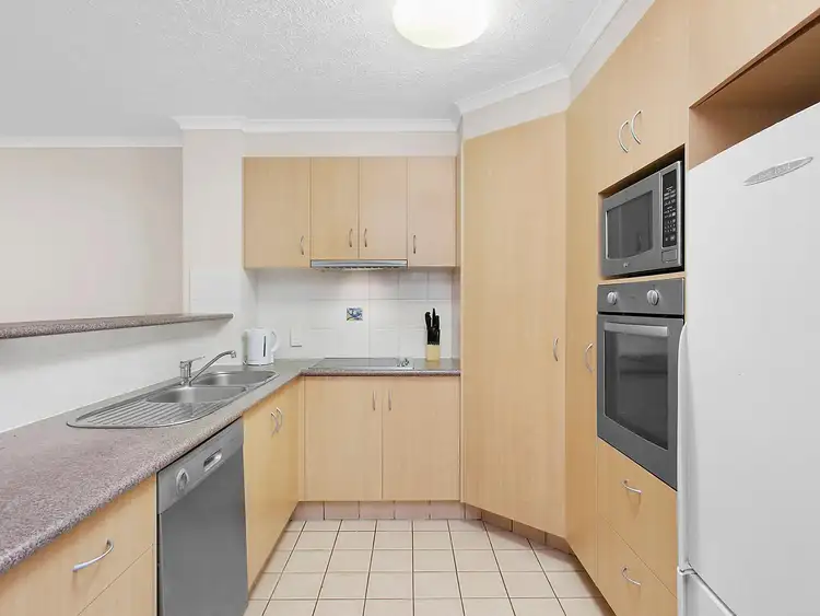 6/16 Sykes Court, Southport QLD 4215
