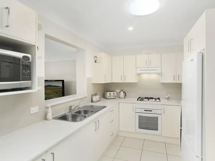 9 Borrodale Avenue, Bateau Bay NSW 2261