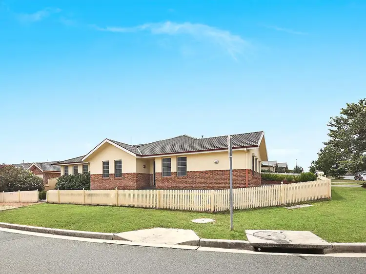1 Stonehaven Circuit, Queanbeyan NSW 2620