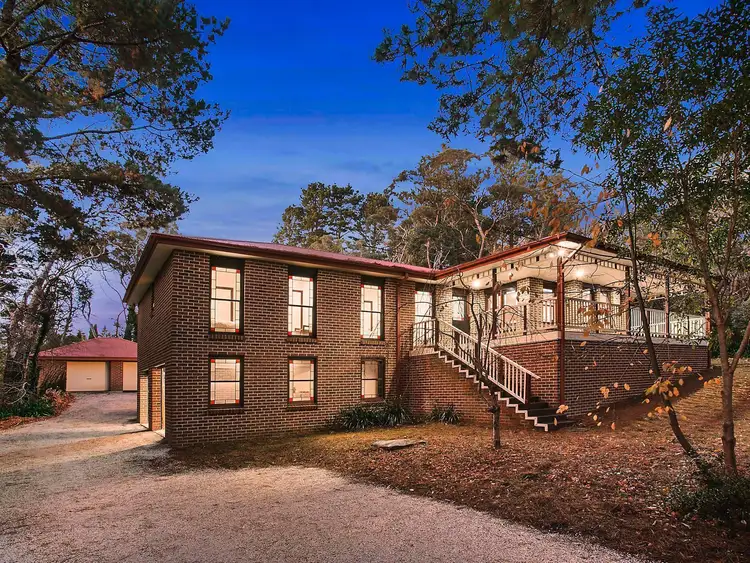 11 Waratah Road, Wentworth Falls NSW 2782