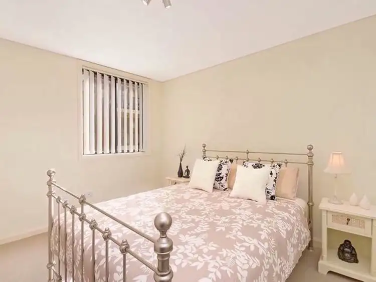 Third view of Homely apartment listing, 22/10 Oaks Avenue, Dee Why NSW 2099