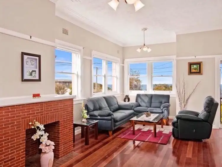 3 Seaview Avenue, Curl Curl NSW 2096