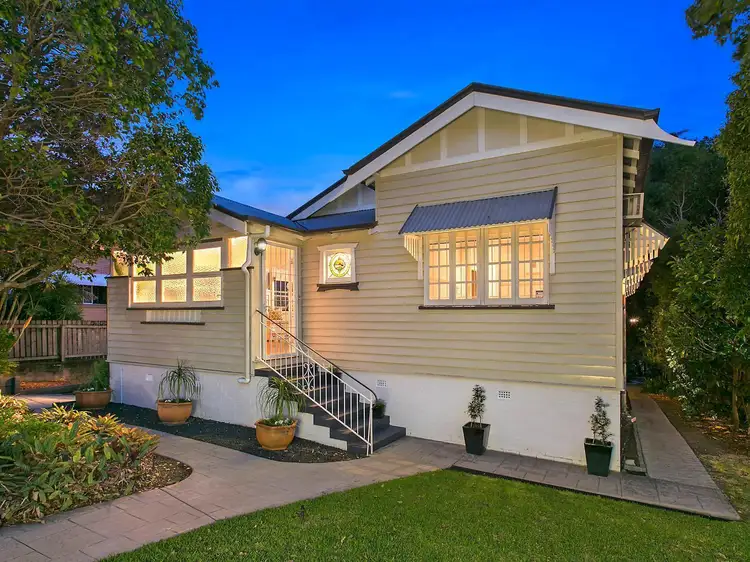 8 McLay Street, Coorparoo QLD 4151