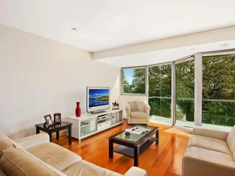 Second view of Homely apartment listing, 18/7 Northcliff Street, Milsons Point NSW 2061
