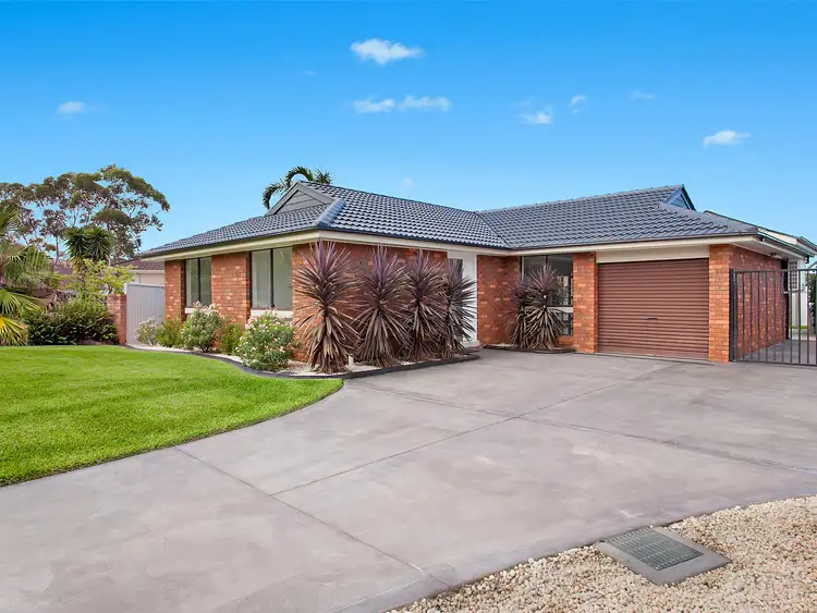 8 Seymour Place, Bossley Park NSW 2176