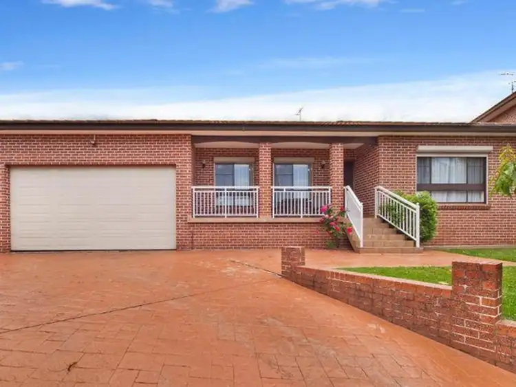 4 Yamba Place, Bossley Park NSW 2176
