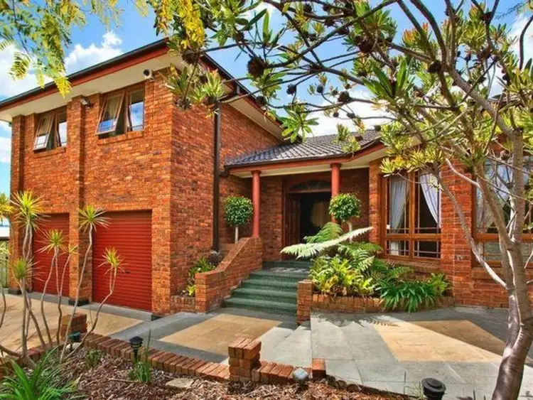 8 Montague Close, Green Valley NSW 2168