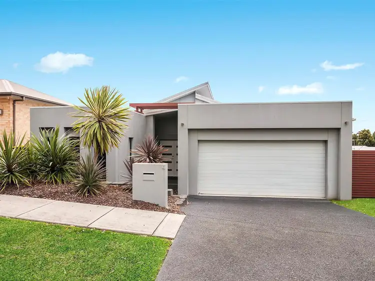 4 Harcourt Parade, Macquarie Hills NSW 2285