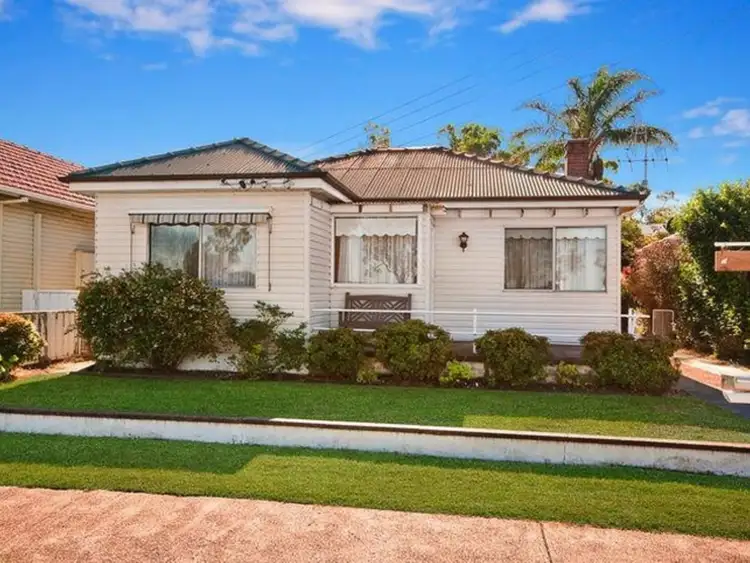 422 The Esplanade, Warners Bay NSW 2282