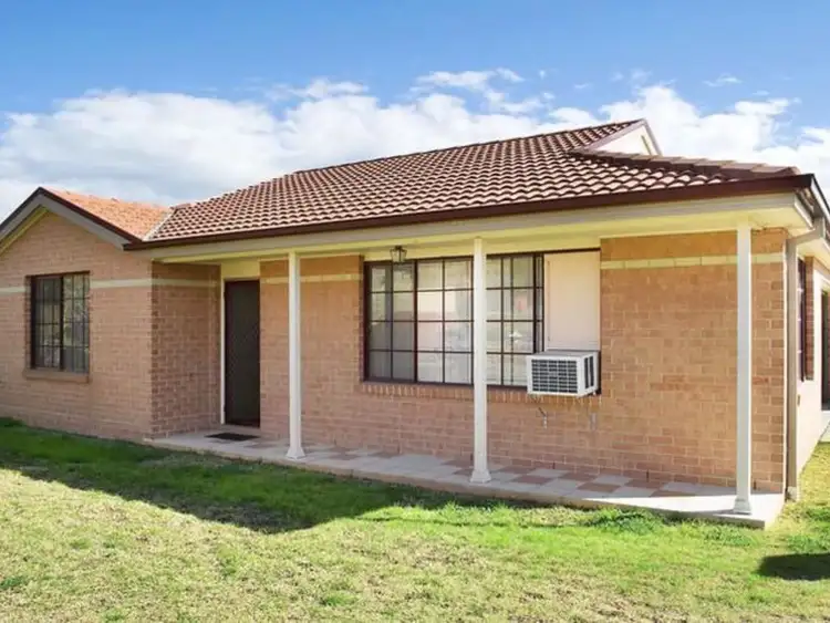 2/2 Hillview Crescent, Macquarie Hills NSW 2285