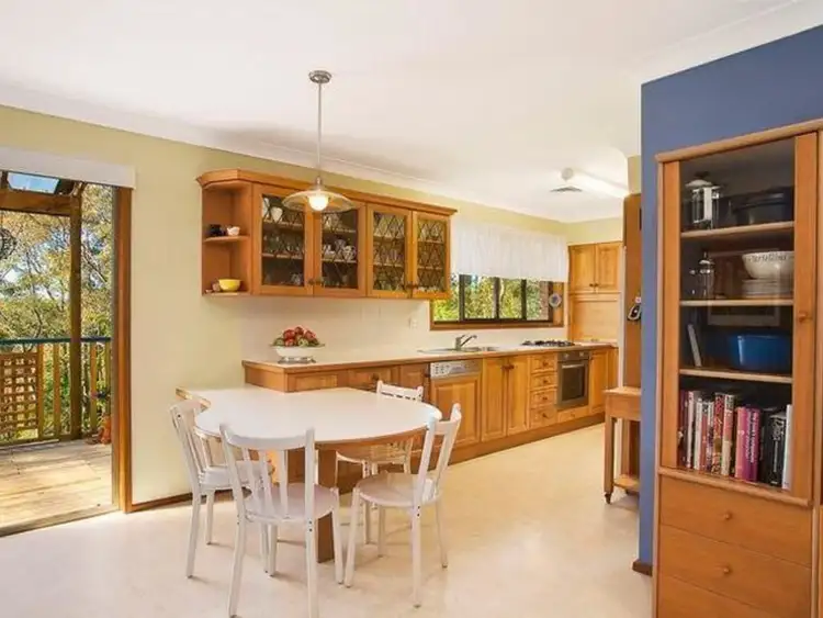 2 Hermitage Close, Eleebana NSW 2282
