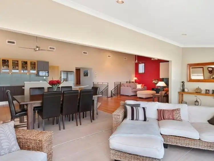 12 Grovelake Close, Eleebana NSW 2282