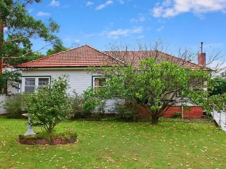 35 Jones Avenue, Warners Bay NSW 2282