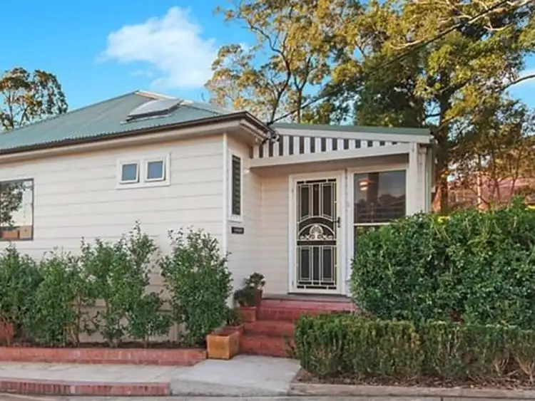 33 Linden Avenue, Eleebana NSW 2282