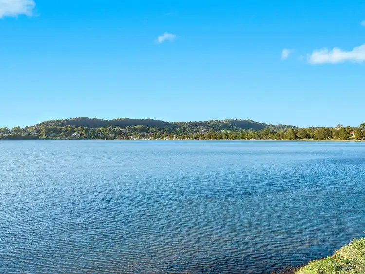550 The Esplanade, Warners Bay NSW 2282