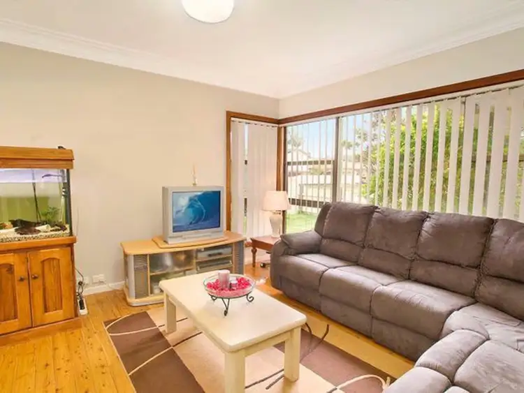 15 Lake Street, Warners Bay NSW 2282