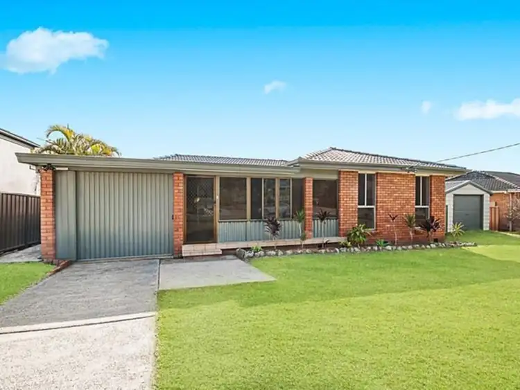4 Ratcliffe Street, Eleebana NSW 2282