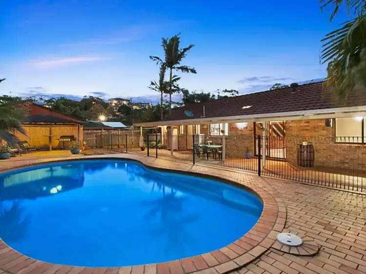 33 Currant Street, Elanora QLD 4221