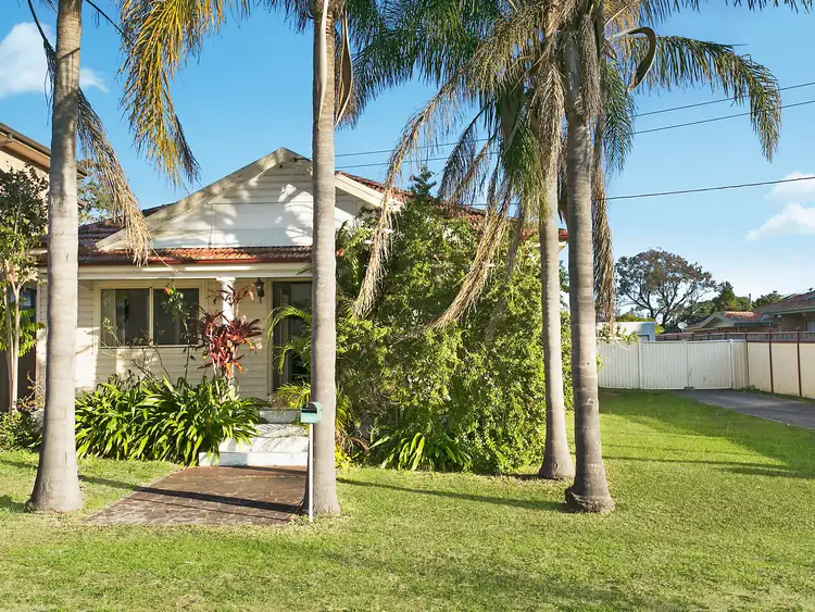 13 Henry Lawson Drive, Peakhurst NSW 2210