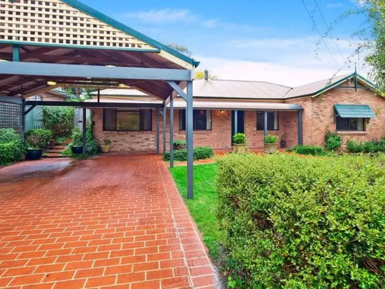 10 Maple Grove, Wentworth Falls NSW 2782