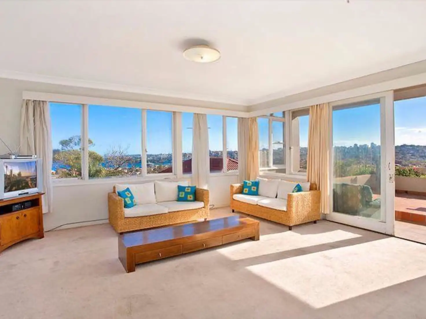 Main view of Homely unit listing, 2/42 Military Road, North Bondi NSW 2026