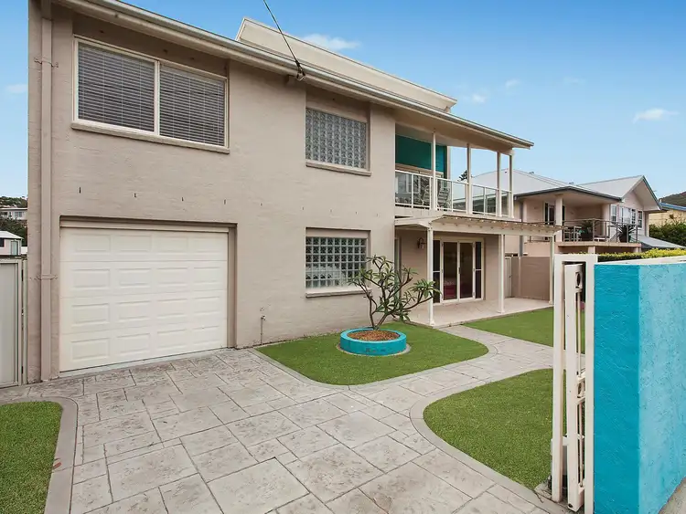 11 North Avoca Parade, North Avoca NSW 2260