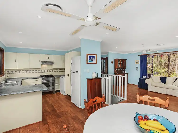 6 Sage Place, Point Clare NSW 2250