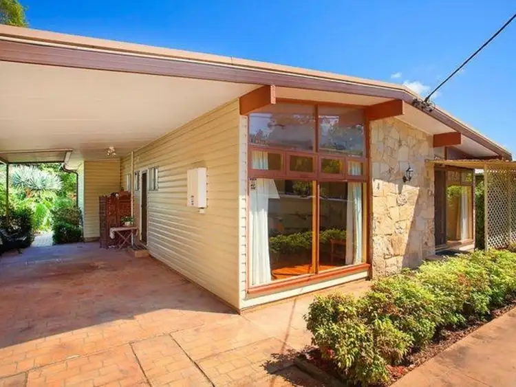 4 Orange Parade, Wyoming NSW 2250