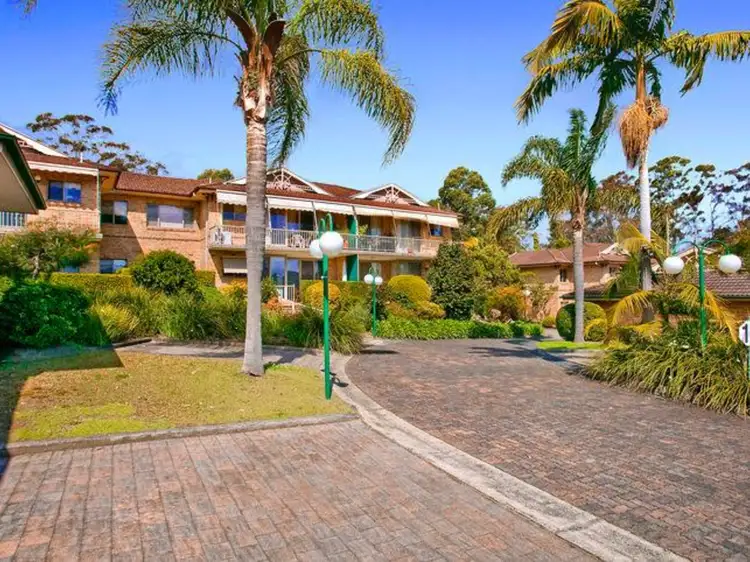 13/12 Kinarra Avenue, Wyoming NSW 2250