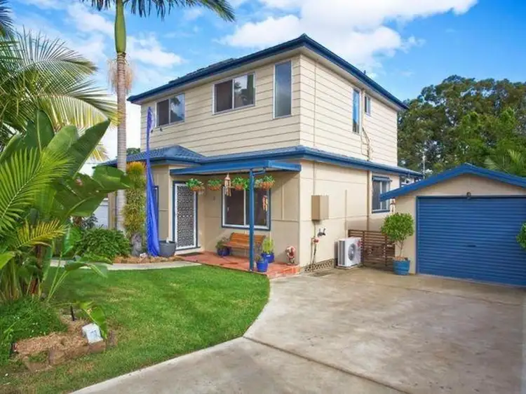 Main view of Homely house listing, 4 Opala Avenue, Wyoming NSW 2250