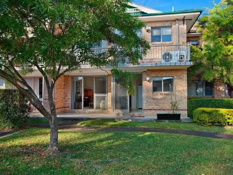 9/12 Kinarra Avenue, Wyoming NSW 2250