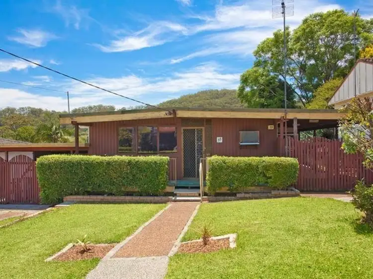 52 Maple Street, Wyoming NSW 2250