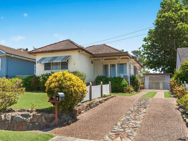 8 Vista Parade, Kotara NSW 2289