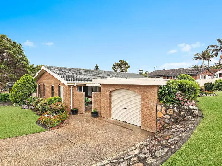 2 Joan Street, Forresters Beach NSW 2260