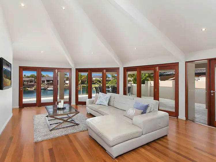 36 Selkirk Avenue, Benowa Waters QLD 4217