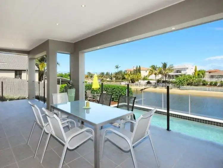 5 Selkirk Avenue, Benowa Waters QLD 4217