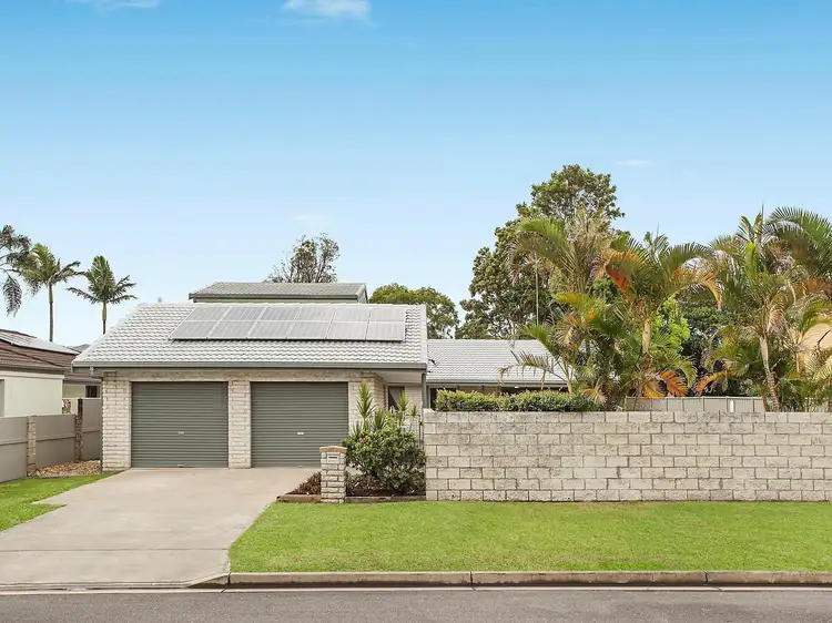 8 Inveray Avenue, Benowa QLD 4217