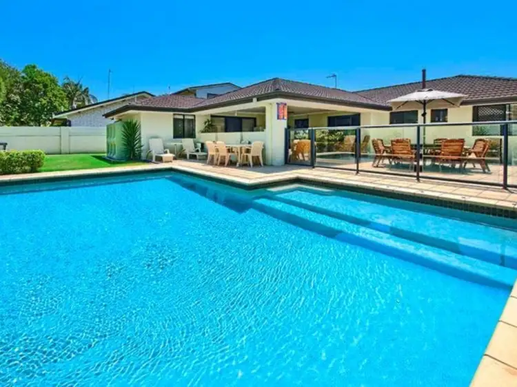 6 Inveray Avenue, Benowa QLD 4217