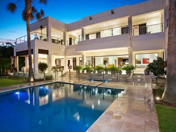 31-33 The Corso, Isle Of Capri QLD 4217