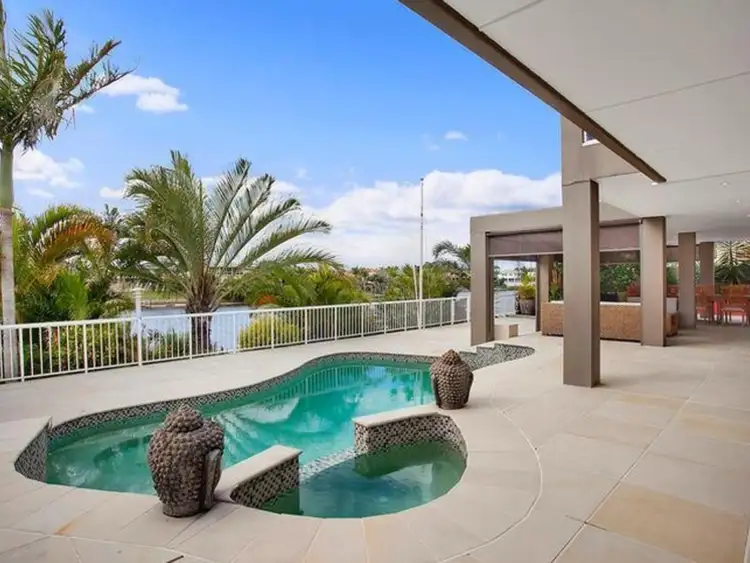 52 Edinburgh Road, Benowa Waters QLD 4217